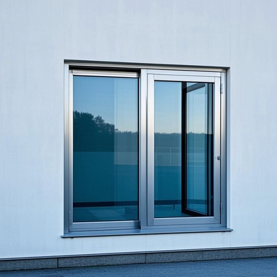 Ventana de aluminio de color blanco abierta y deslizante, insonorizada con bloqueo de varios puntos.